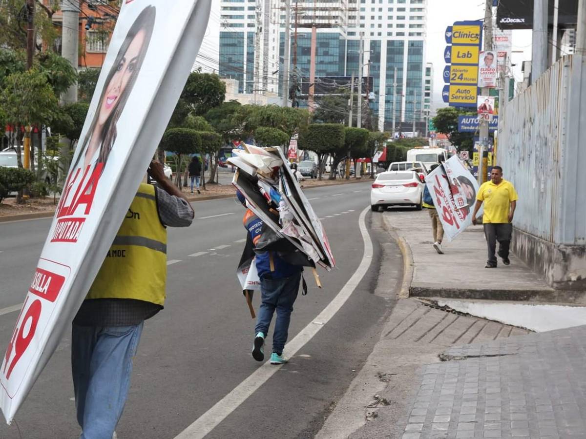 Despejan la capital de la propaganda política tras elecciones primarias