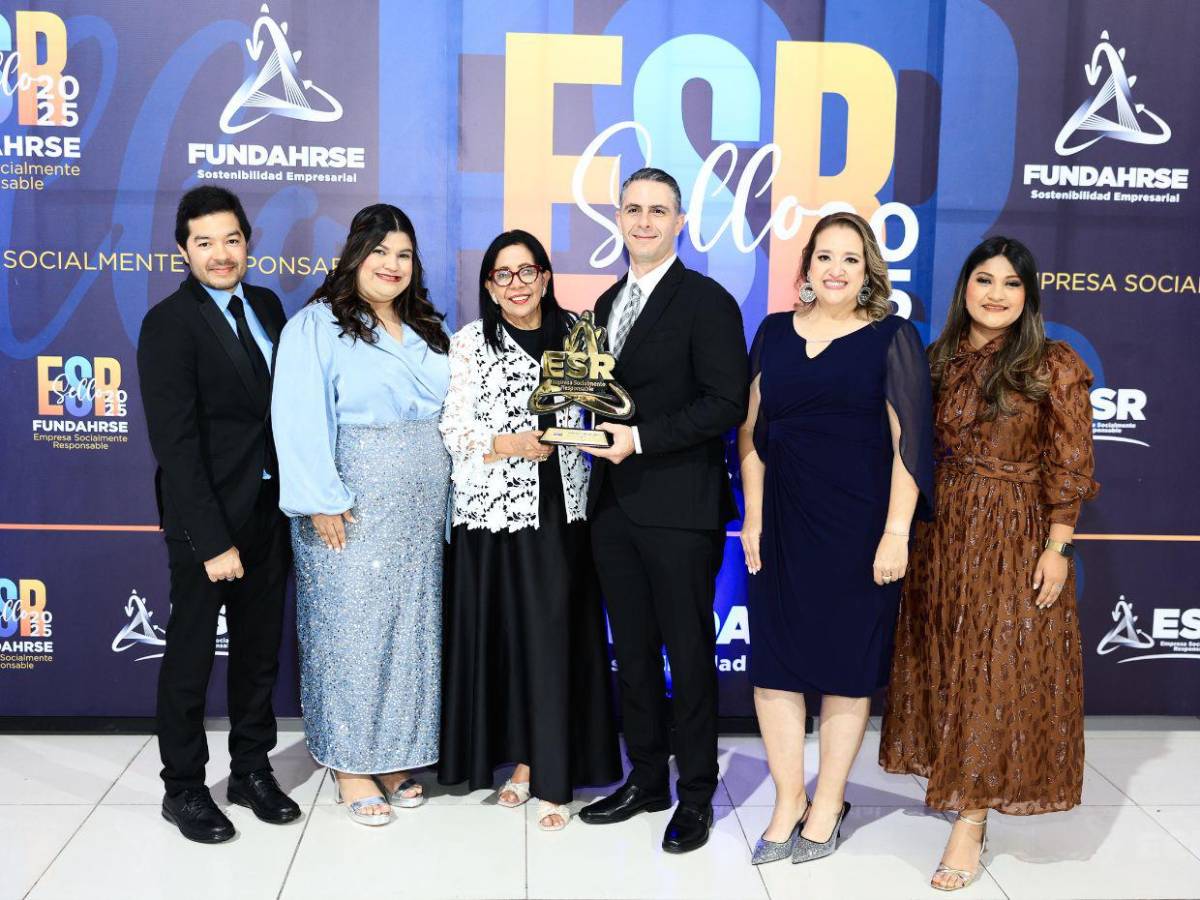 Entre premiados e invitados, así se vivió la gala del Sello FUNDAHRSE 2025