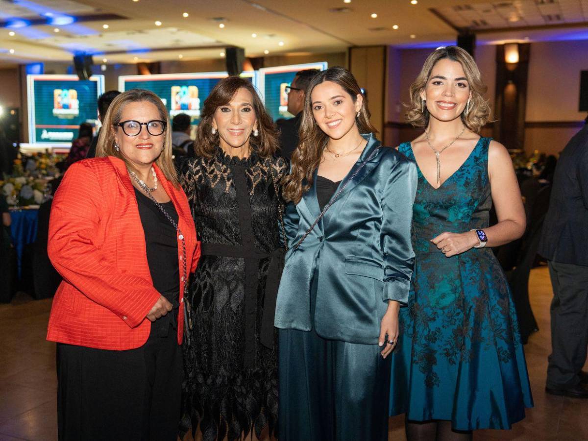 Entre premiados e invitados, así se vivió la gala del Sello FUNDAHRSE 2025