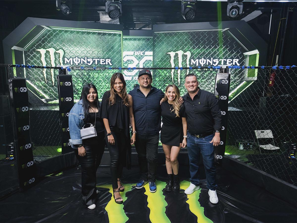 Monster Energy la bebida más extrema, celebra 30 años de la UFC
