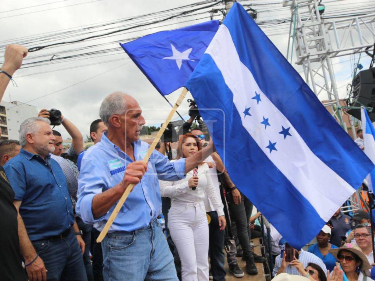 Las mejores 14 fotos de la movilización del Partido Nacional en Tegucigalpa