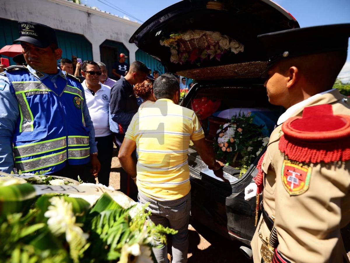 Con aplausos y escoltas despiden a Kevin Pérez, padre y héroe policial que murió tras salvar a menor