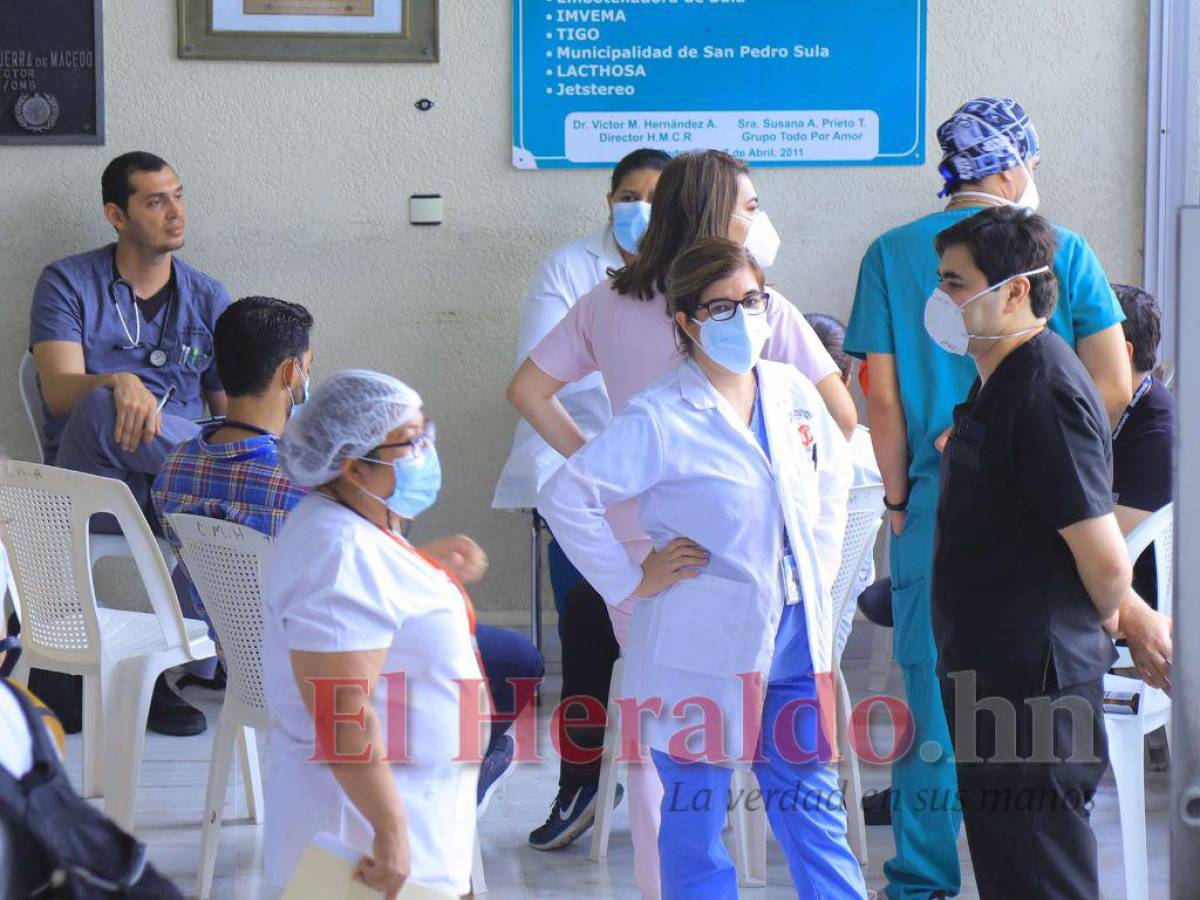 Médicos hondureños cumplen siete meses sin recibir salarios