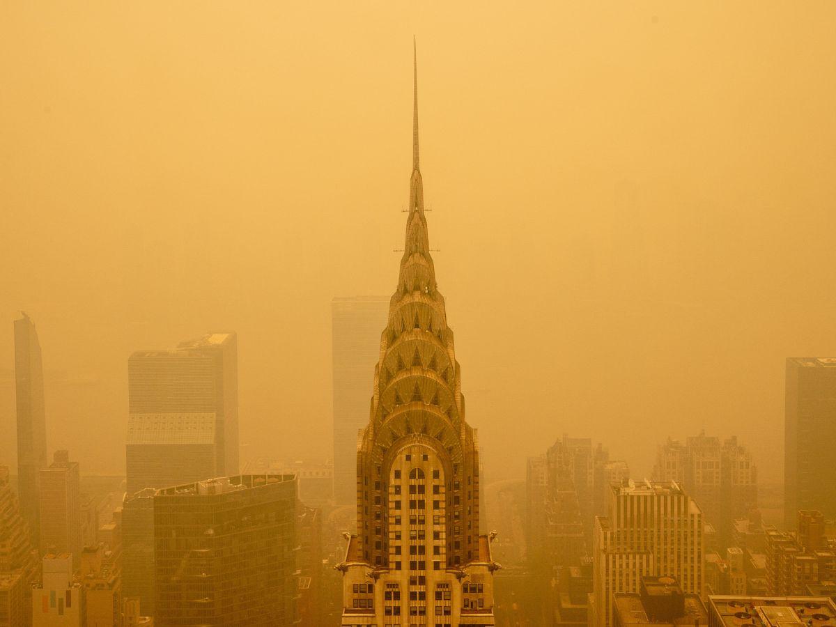 Nueva York cubierta de humo por incendios forestales en Canadá