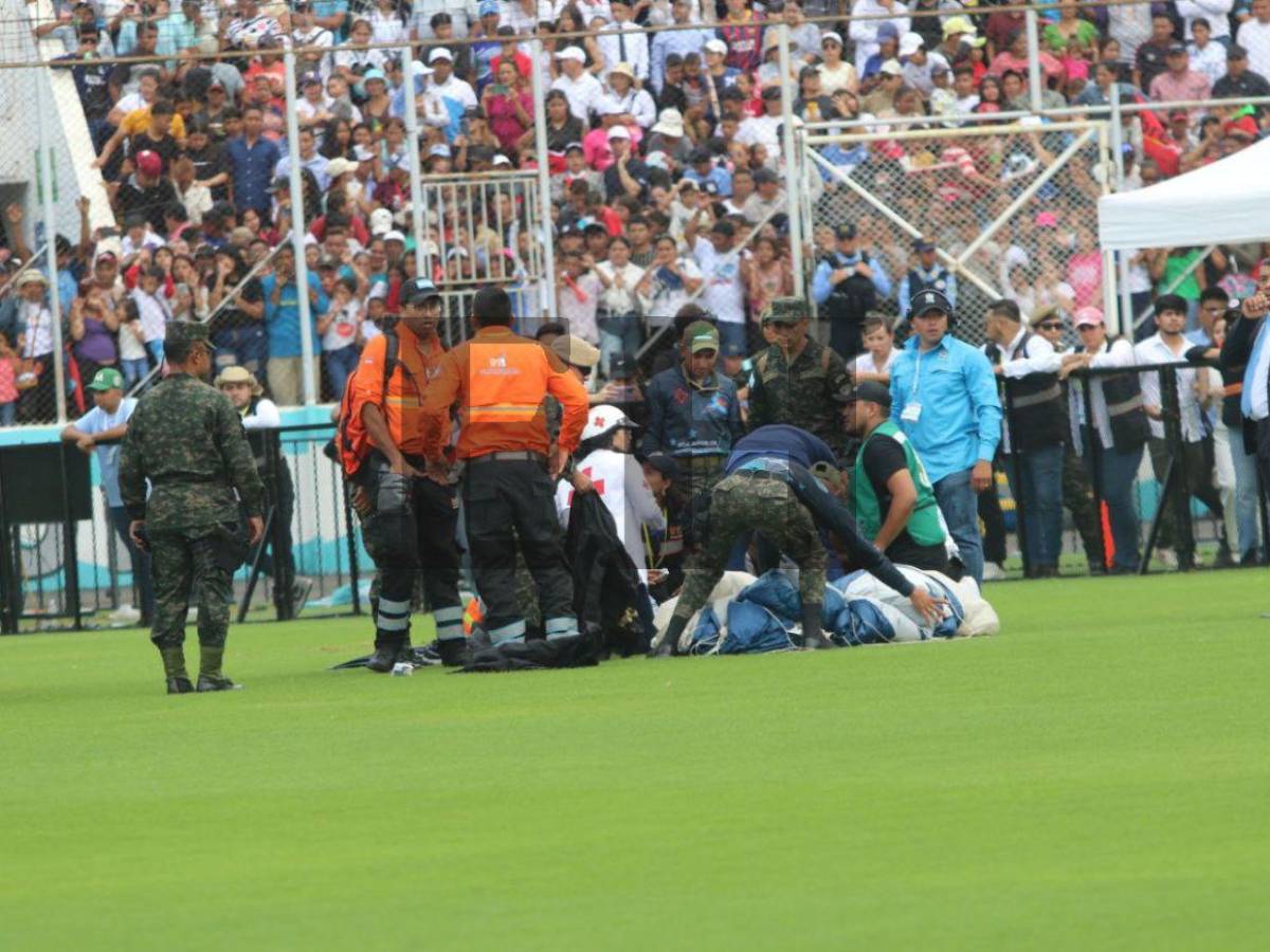 Cuadro a cuadro, así fue la brutal caída de un paracaidista en el Estadio Nacional