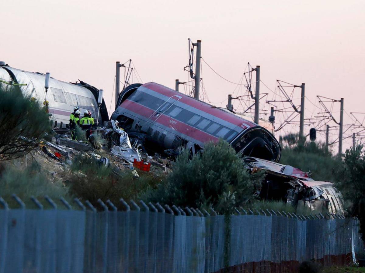 Sé que está ahí: familias mantienen la esperanza tras accidente de trenes en Toledo