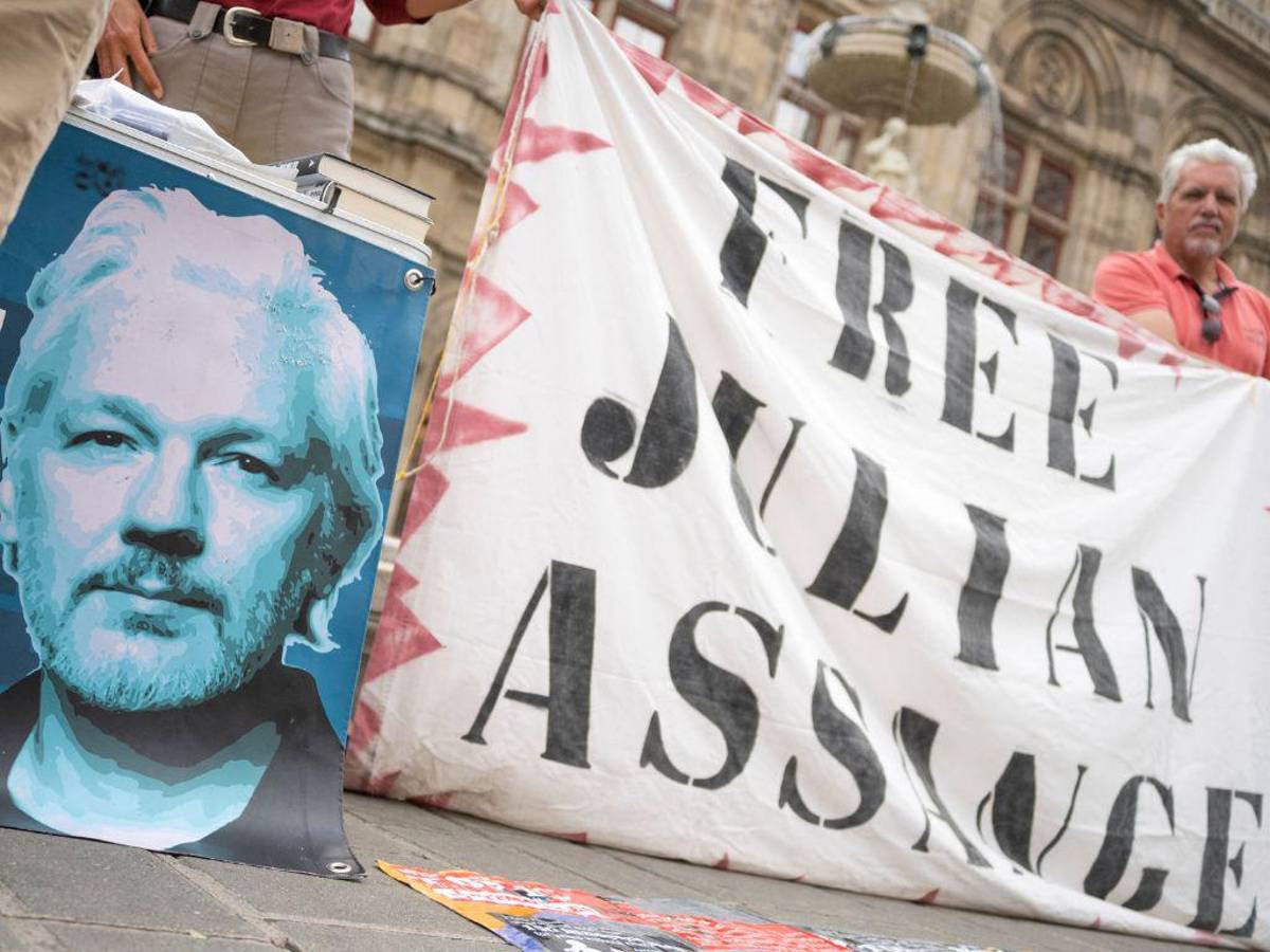 Julian Assange, héroe de la libertad de informar o narcisista irresponsable