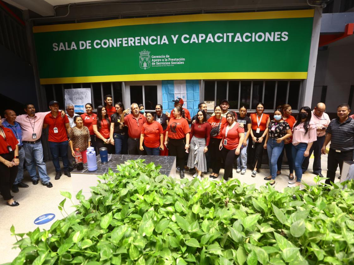 Empleados municipales exigen respeto tras conflicto entre Contreras y Menjívar