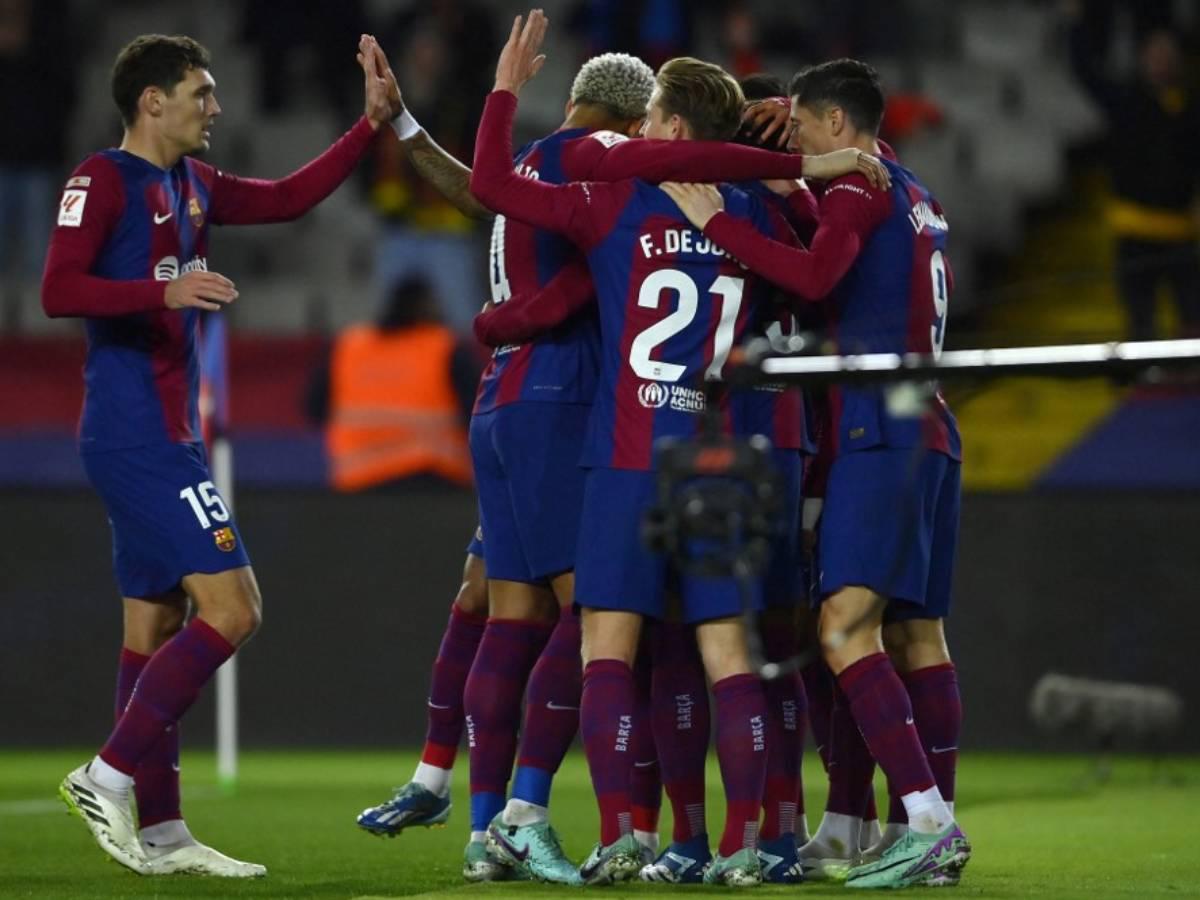 Barcelona derrota al Atlético de Madrid y se acerca a la cima