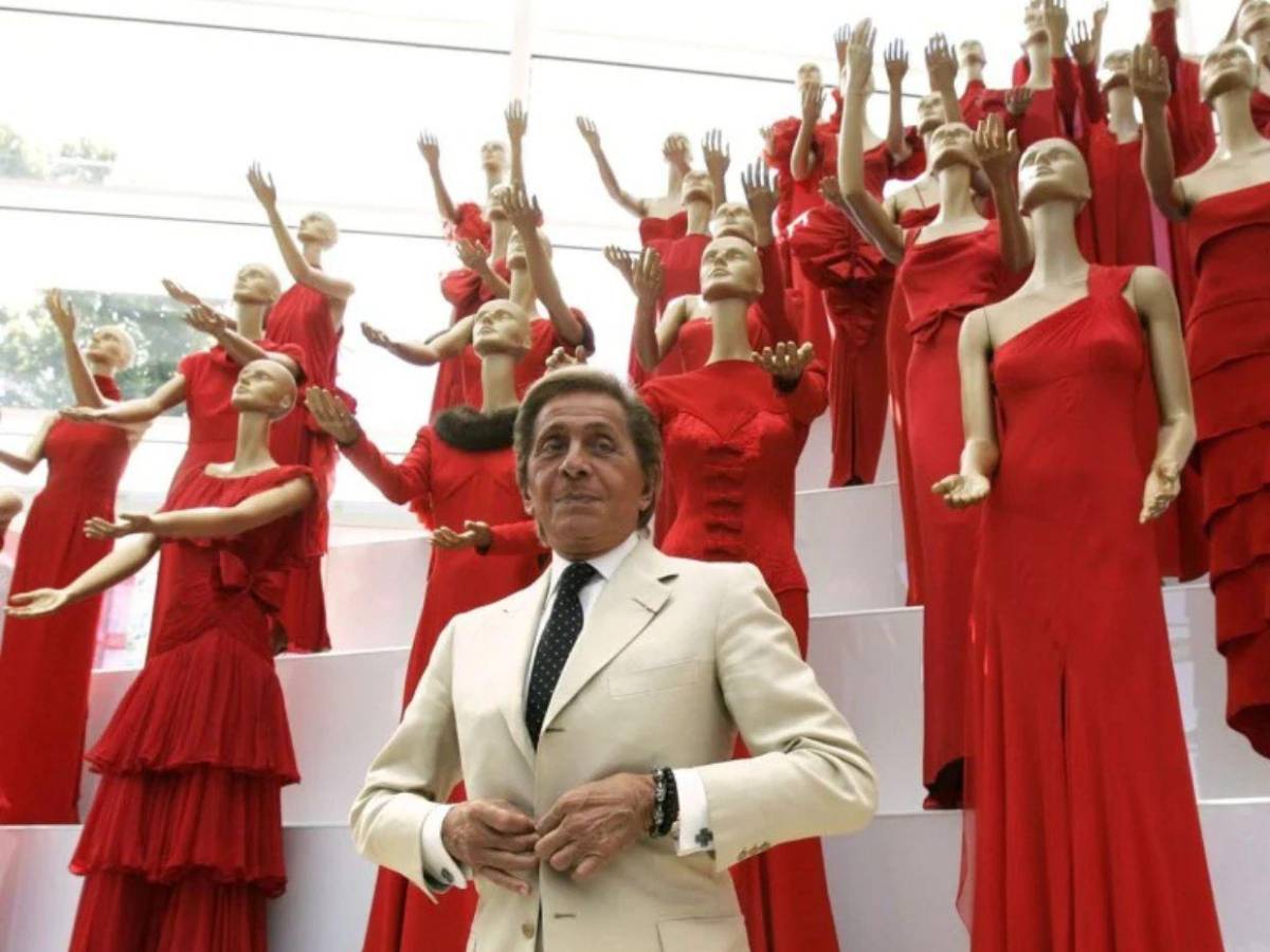 Adiós a Valentino: muere el último emperador que hizo del rojo un mito eterno