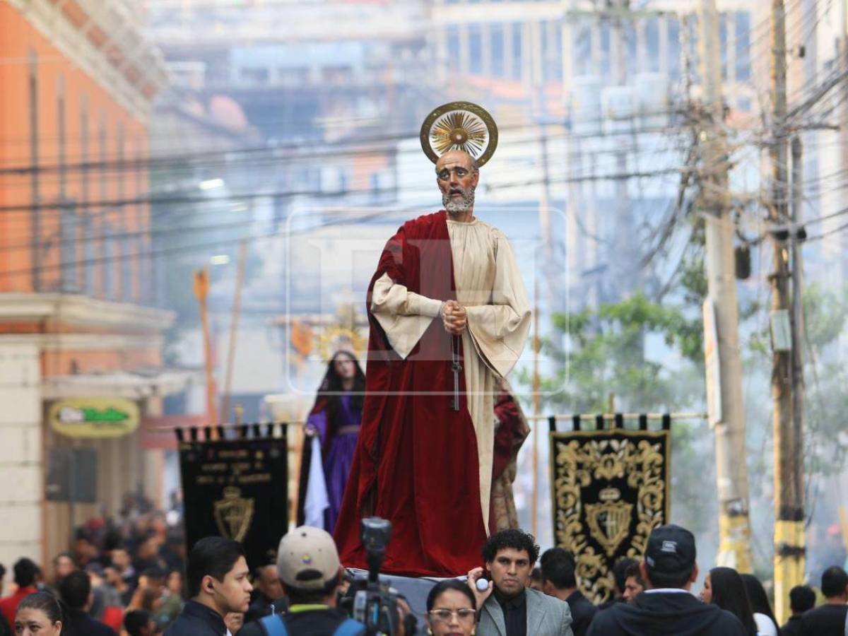 Solemne procesión del Santo Entierro recorre el centro de Tegucigalpa este Viernes Santo