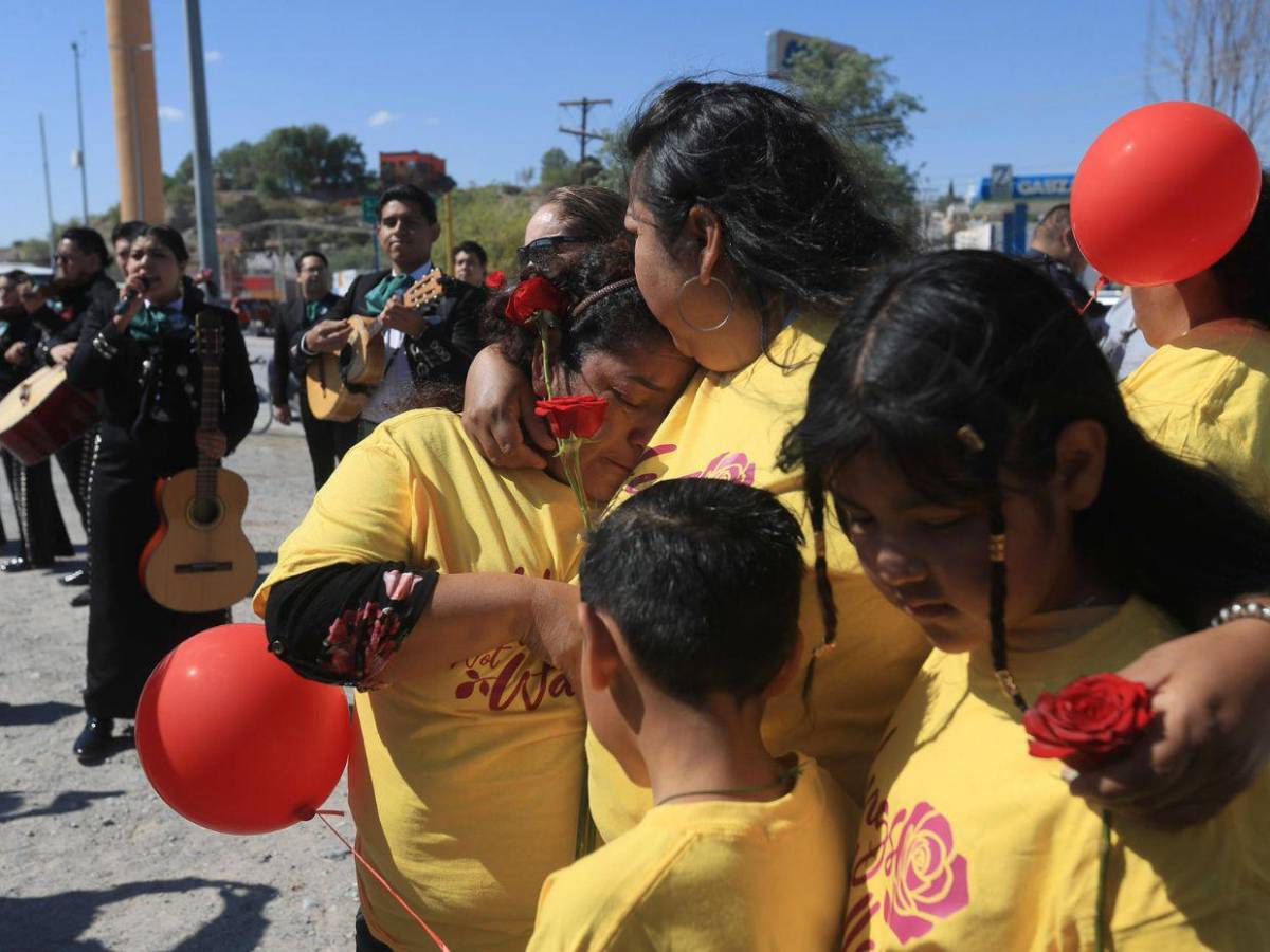 Día de la Madre en la frontera: sin abrazos pero con resistencia en Ciudad Juárez y El Paso