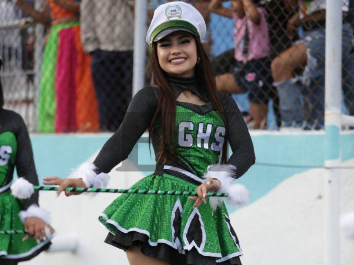 Por segunda vez, Michelle Sánchez vuelve a robar suspiros en los desfiles patrios