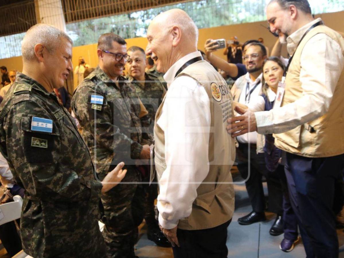 Con la ausencia de Cossette López y la presencia de la MOE-OEA, dan apertura a las elecciones generales