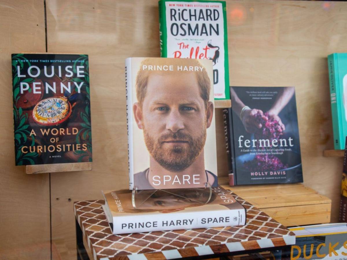 Lectura de labios revela el mordaz comentario de Harry durante coronación del rey Carlos III