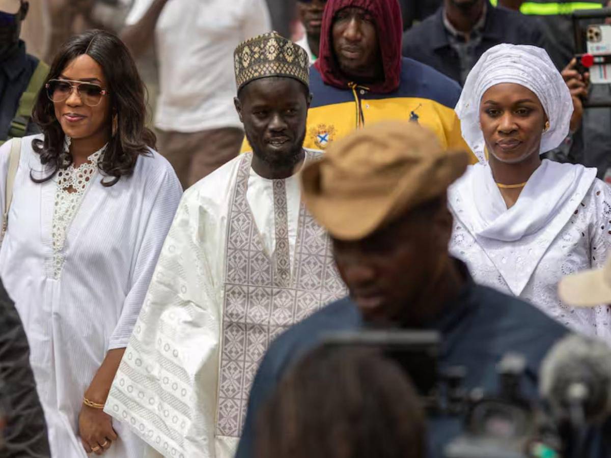 Celebró el título de Senegal en la Copa Africana junto a sus dos esposas: “Siempre están a mi lado