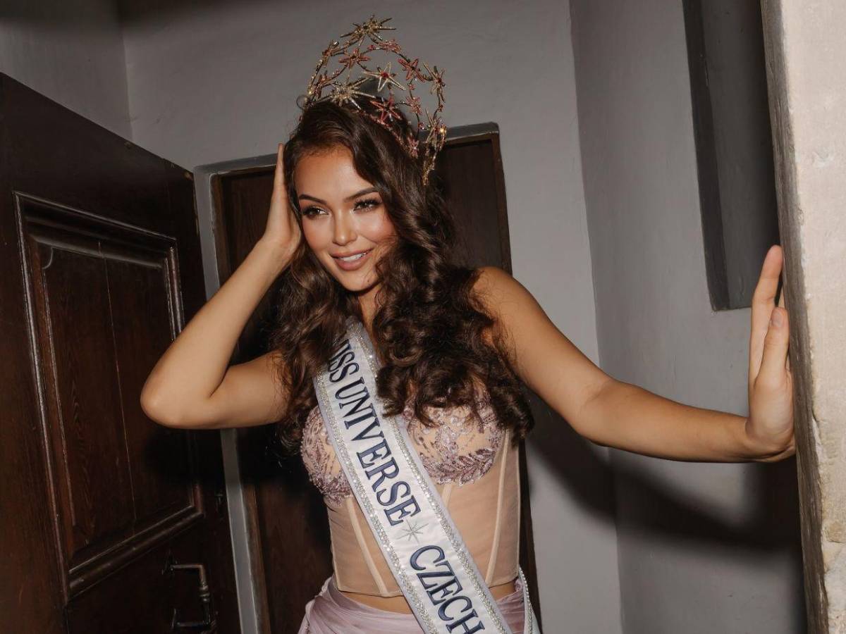 Miss Universe República Checa renuncia a su título a semanas del certamen