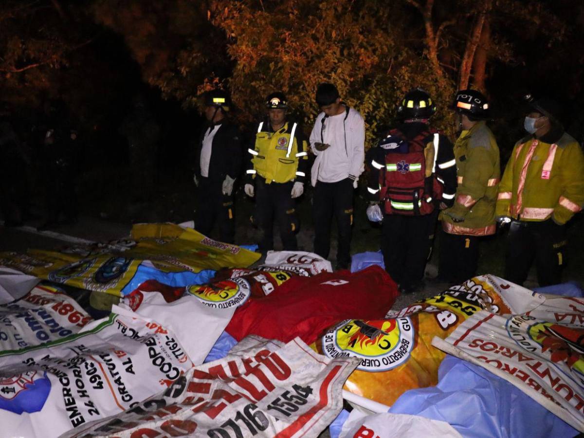 Las imágenes que dejó el fatal accidente de un bus en Guatemala que suma 15 muertes