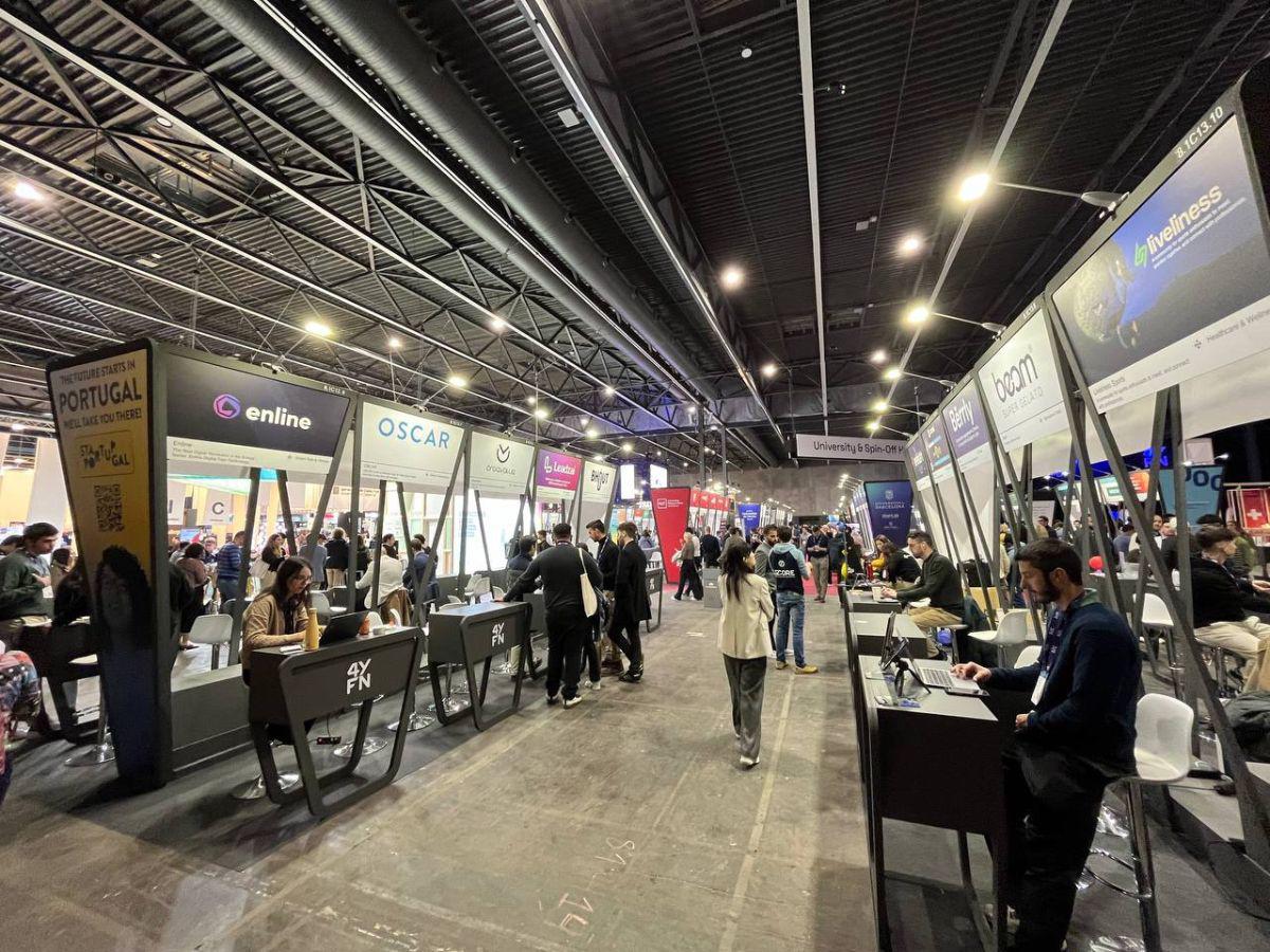 Más que una simple exposición de dispositivos, este evento es un caldero de ideas donde se gestan las tecnologías que moldearán el futuro.