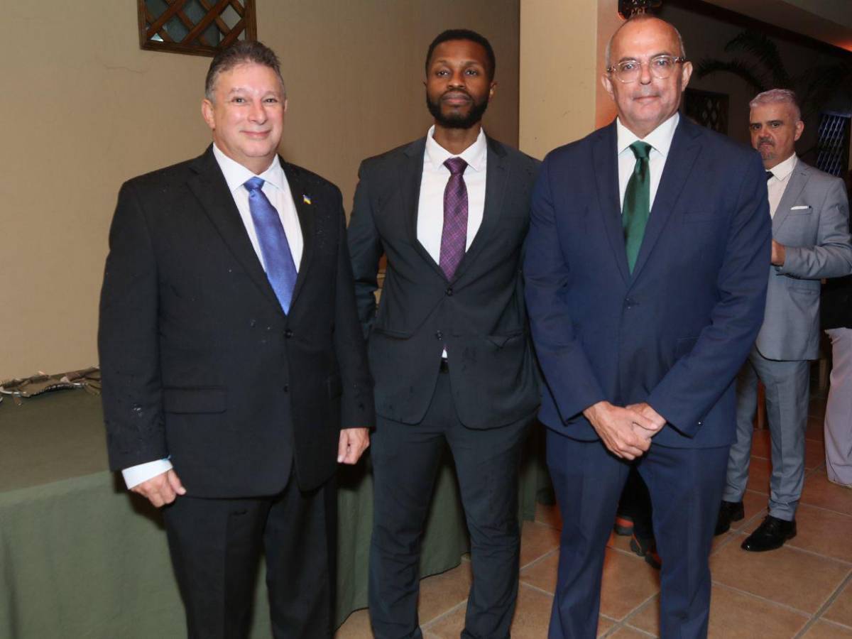 Brindan por la Fiesta Nacional de España en fina recepción en Honduras