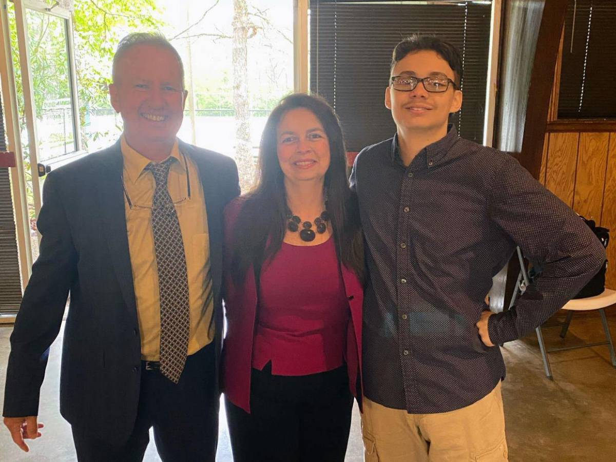 Madre fue asesinada por su propio hijo mientras su esposo observaba en Tennessee; ambos la incineraron