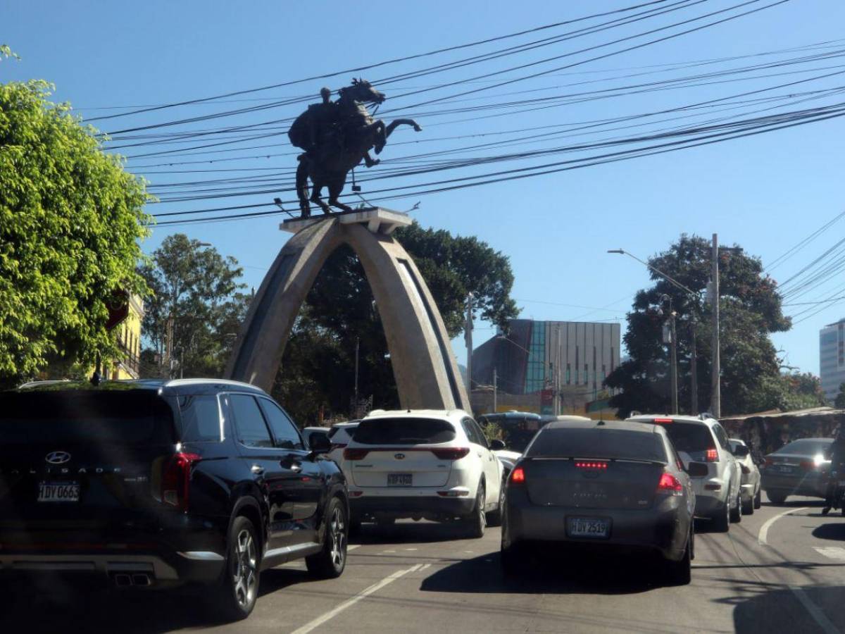 Compras de último minuto, tráfico y movimiento comercial en Tegucigalpa antes del Año Nuevo