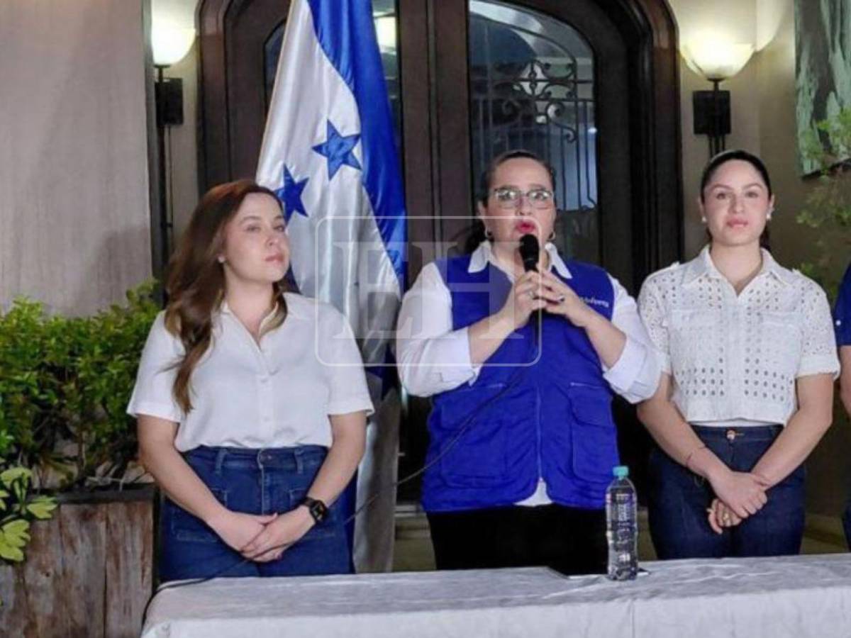 De rodillas y con una oración: así reaccionó Ana García tras anuncio de indulto a Juan Orlando Hernández