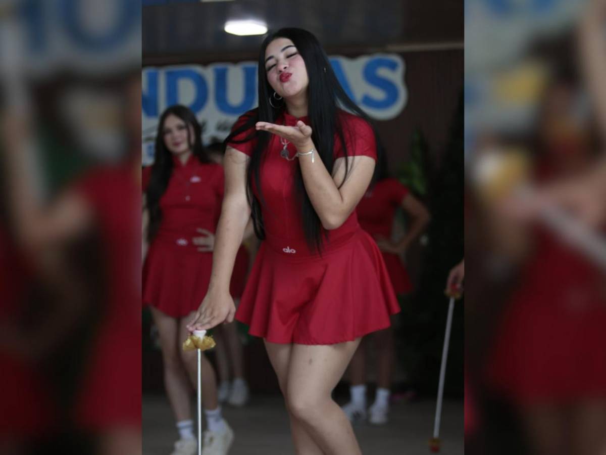 Palillonas del Instituto Monterrey se preparan para abrir con color y elegancia los desfiles patrios