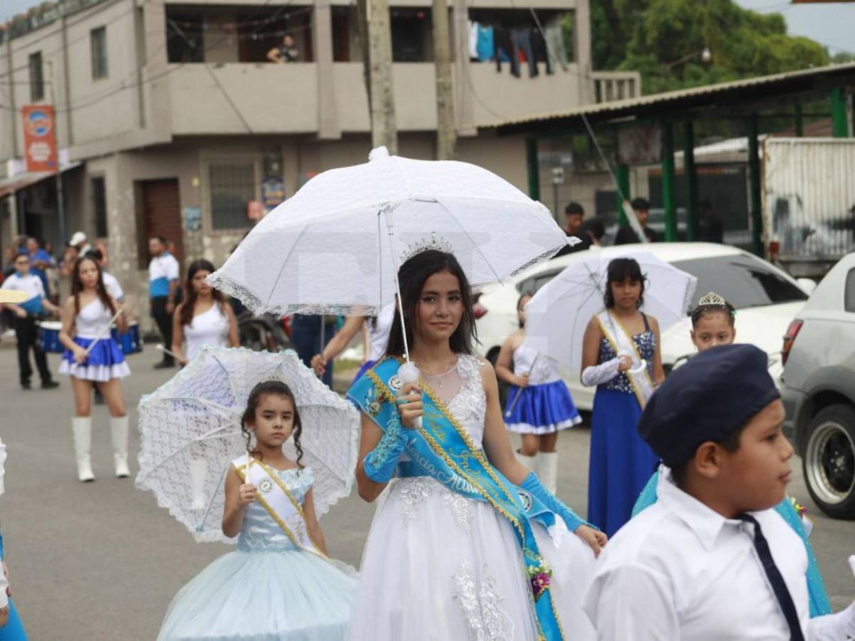 Colorido desfile en honor a la Patria en el Barrio Cabañas de San Pedro Sula