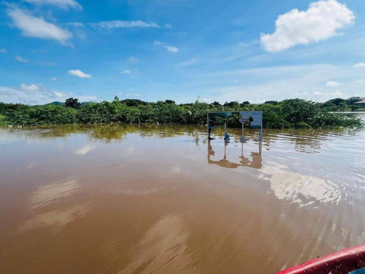 Incomunicados e inundados por fuertes lluvias en Costa de los Amates y El Cubulero