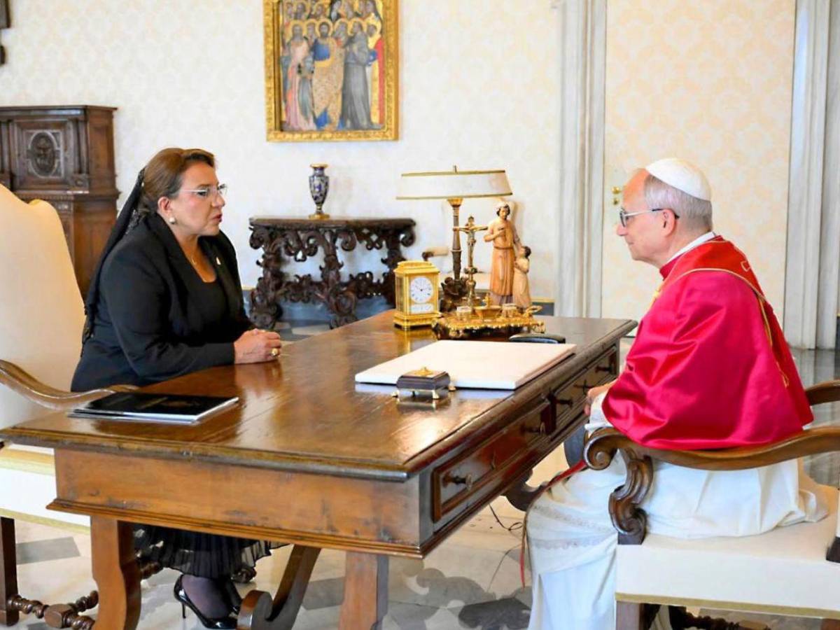 ¿Qué familiares de la presidenta Xiomara Castro viajaron al Vaticano a reunión con el papa?