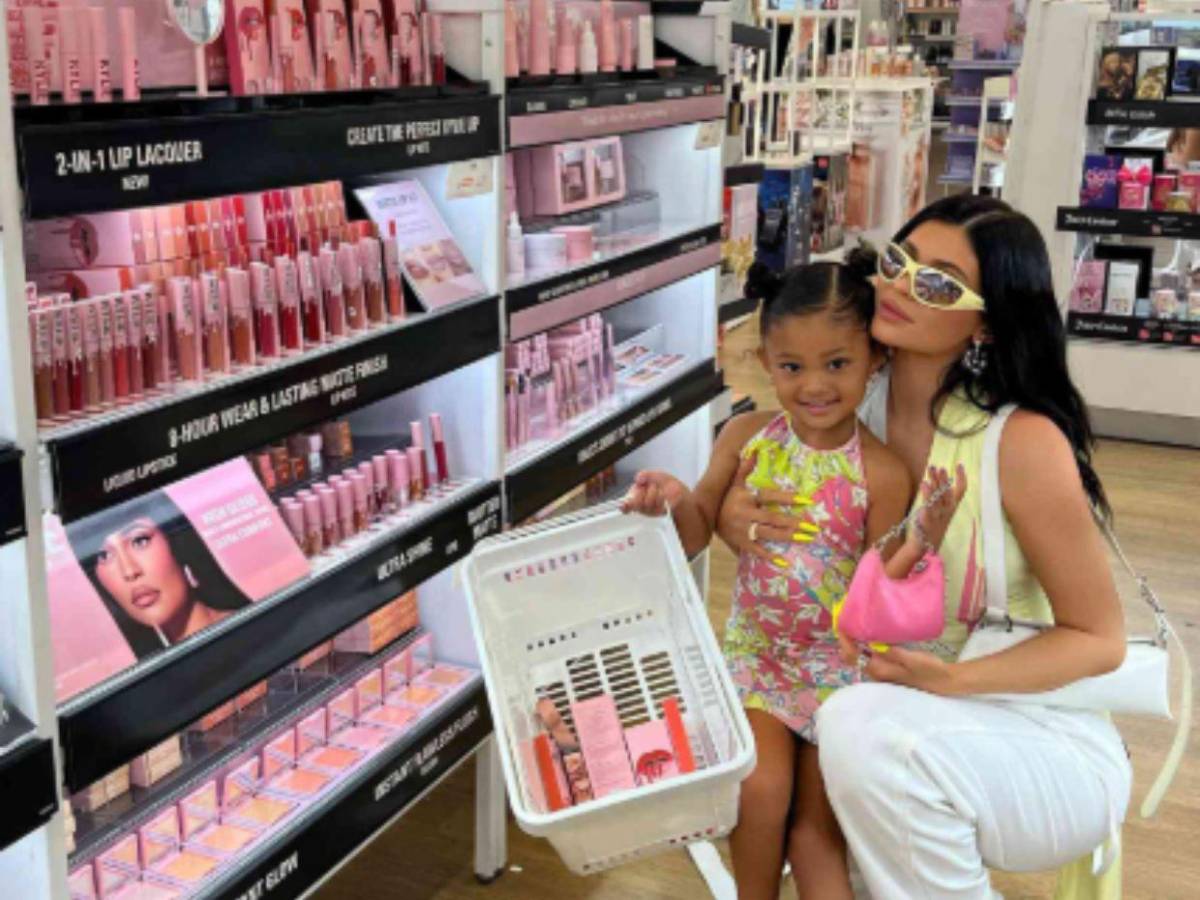 ¿Quiénes son los hijos de Kylie Jenner? Nombres, edad y fortuna