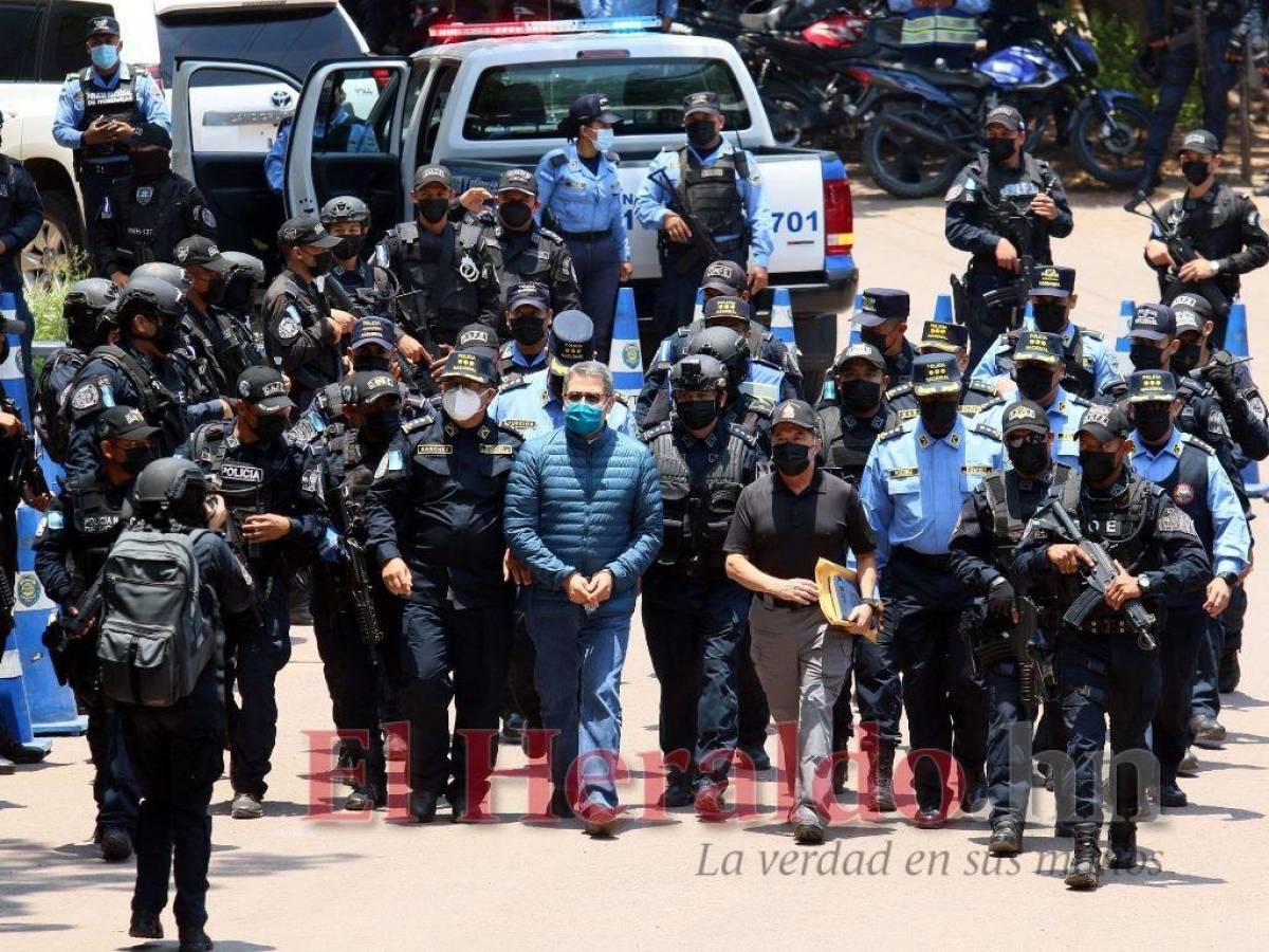 Todo el operativo de extradición involucró a más de 800 elementos de las fuerzas del orden. Hondureños despidieron, entre alegría, al expresidente de la nación