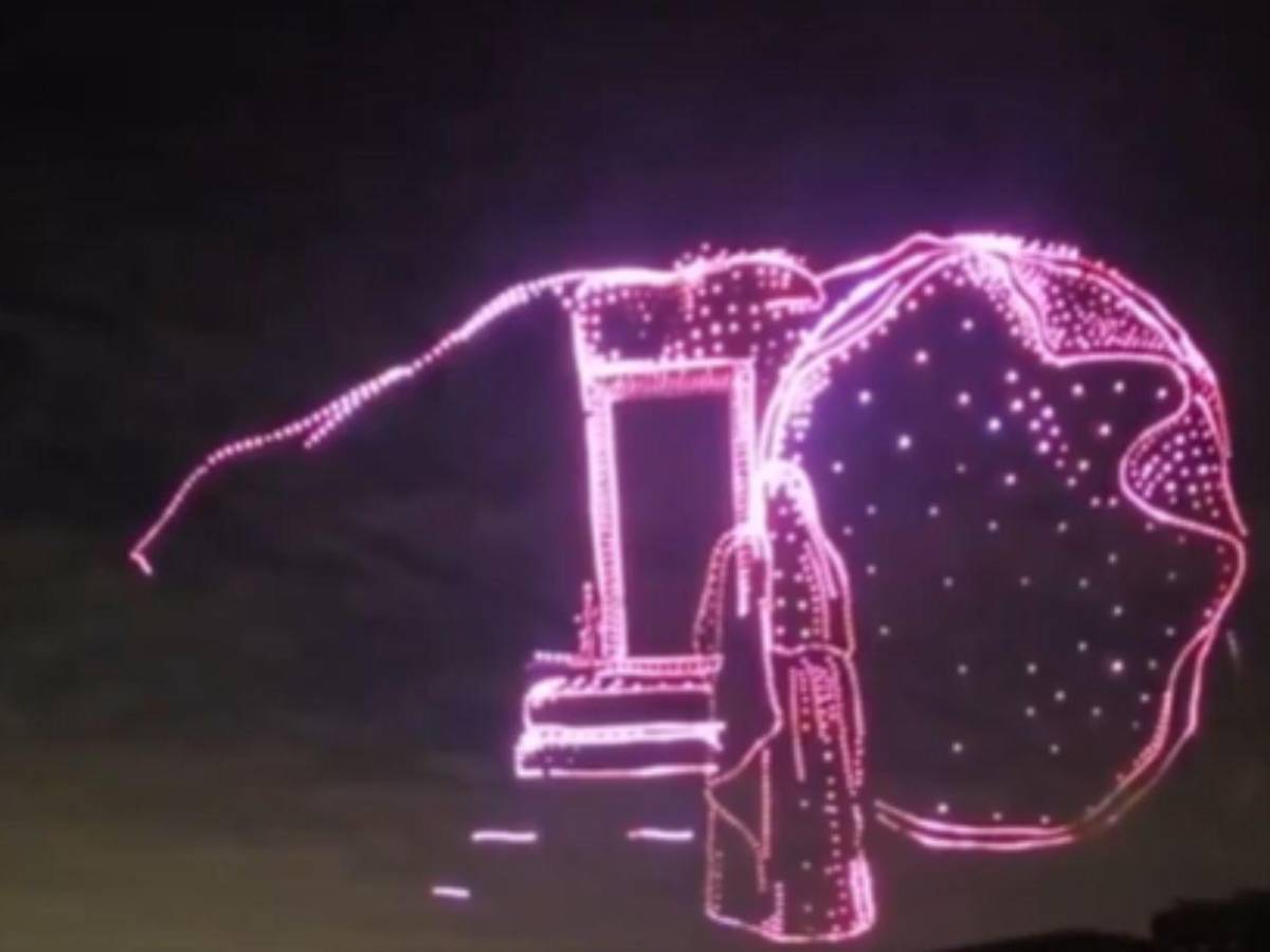 EN FOTOS: 10,000 drones recrearon la pasión de Cristo en Texas, rompiendo récord