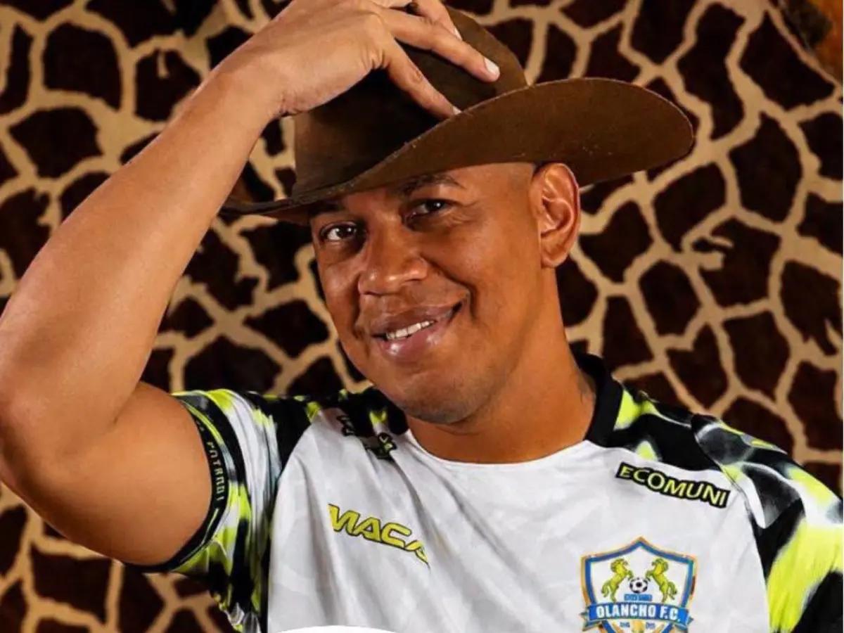 Alex López sorprende al salir a la defensa de Edrick Menjívar tras ataque de Denovan Torres