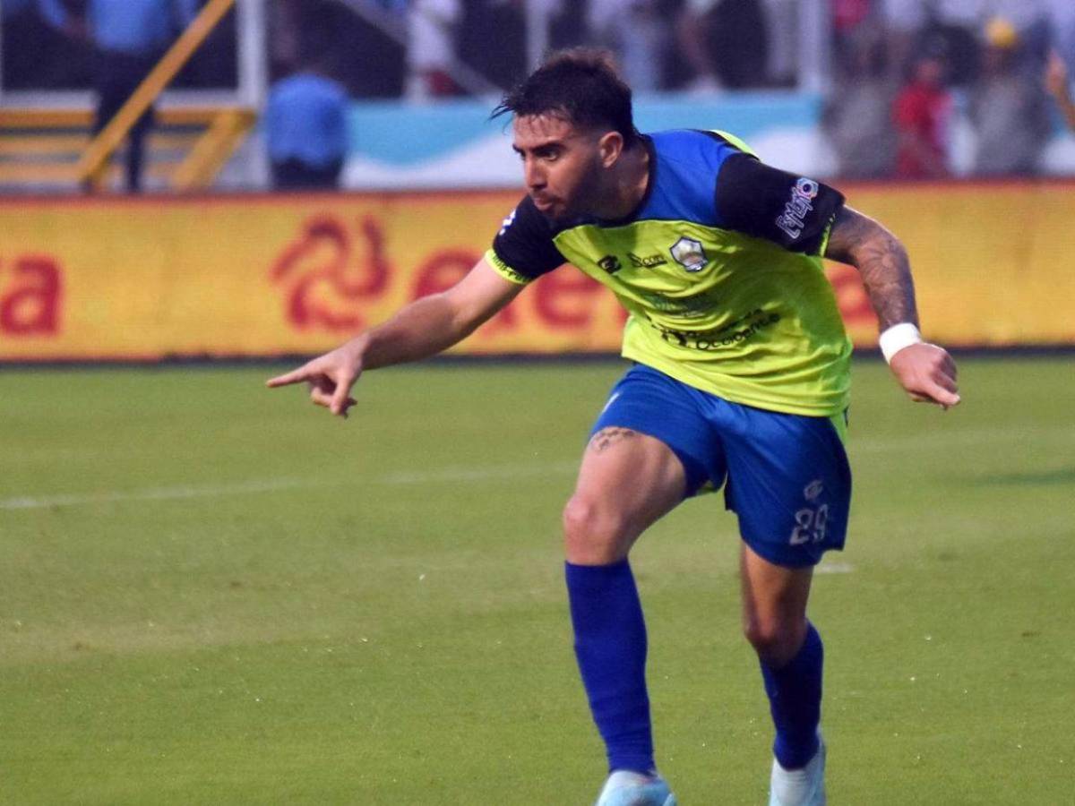 El problema que tiene Agustín Auzmendi para jugar con la Selección de Honduras.