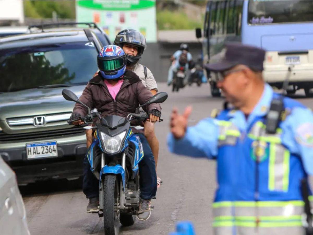 ¿En qué municipios de Honduras está prohibido que dos hombres circulen en una motocicleta?