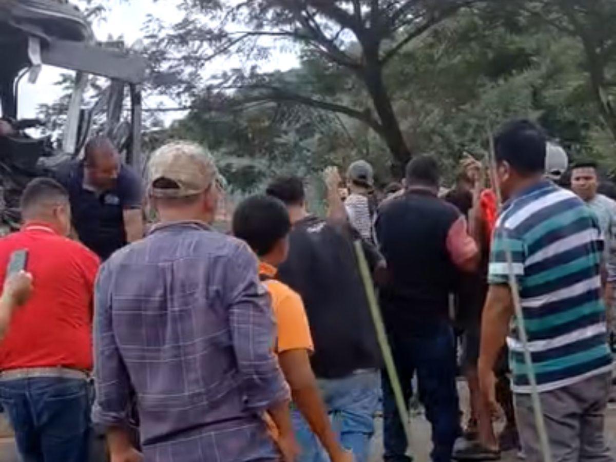 Su cuerpo quedó atrapado en el camión: así rescataron el cuerpo sin vida de Arlin Meza