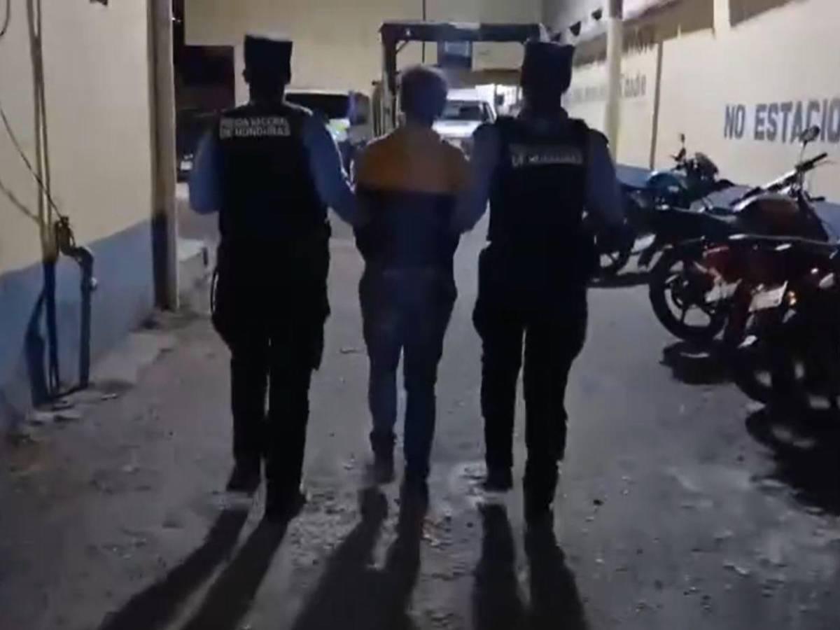 Adolescente que golpeaba a sus hijas en la capital vivía con hombre 59 años mayor