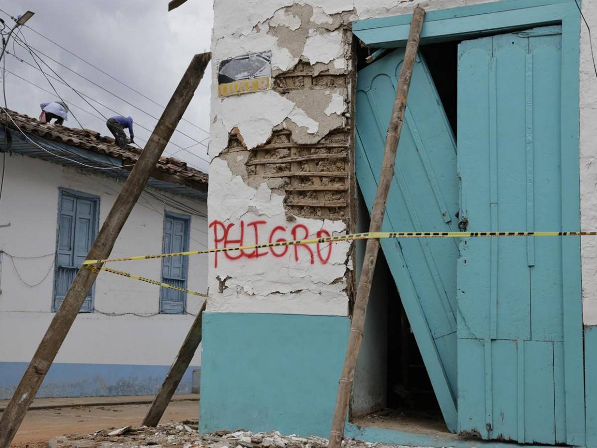 El Cairo, Colombia, pueblo destruido por terremoto se resiste a perder la esperanza