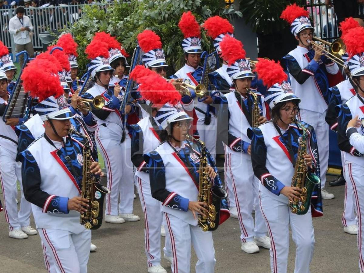 Las bandas con los trajes más espectaculares en los desfiles patrios 2026