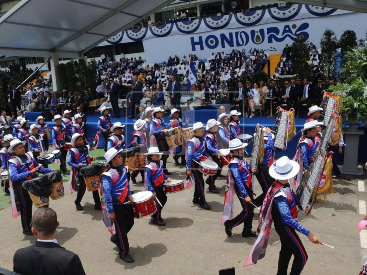 Las bandas con los trajes más espectaculares en los desfiles patrios 2026