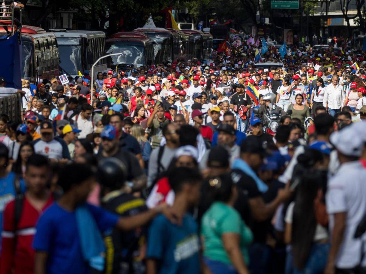 Chavistas marchan en Venezuela en respaldo a Maduro ante amenazas estúpidas de EE UU
