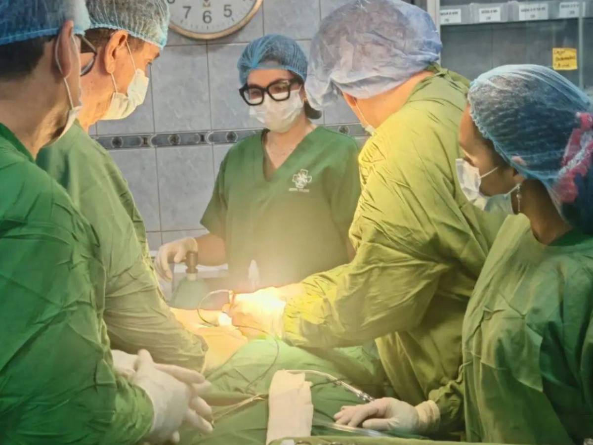 Manuel Zelaya viajaría a México para continuar con su recuperación médica
