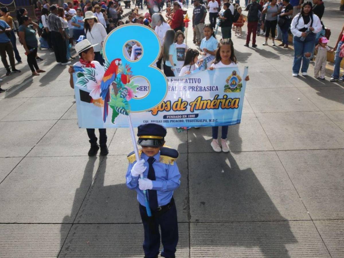 ¡Encantos! Los niños de prebásica se roban el show de los desfiles patrios en la capital