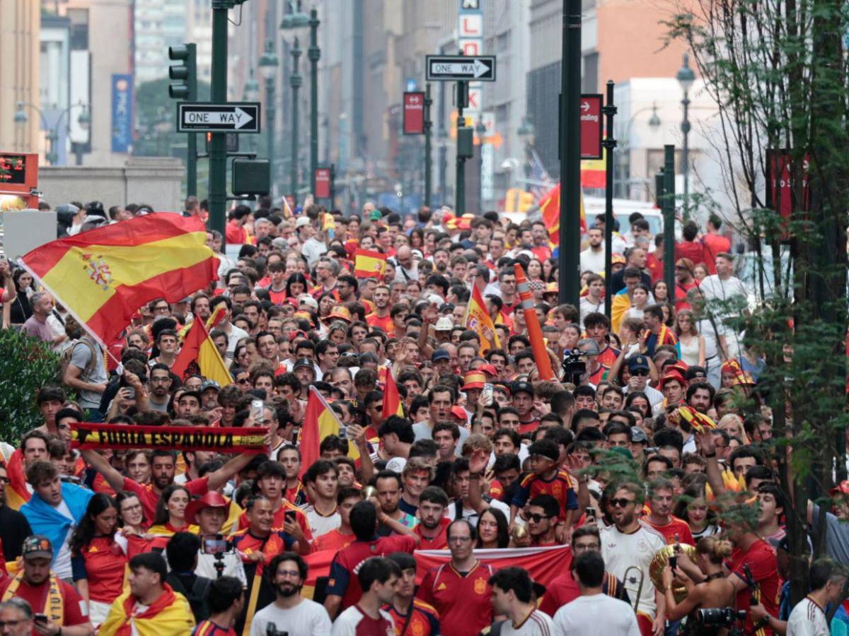 Fiebre mundialista en Nueva York: las calles viven una gran fiesta previo a la final España-Argentina