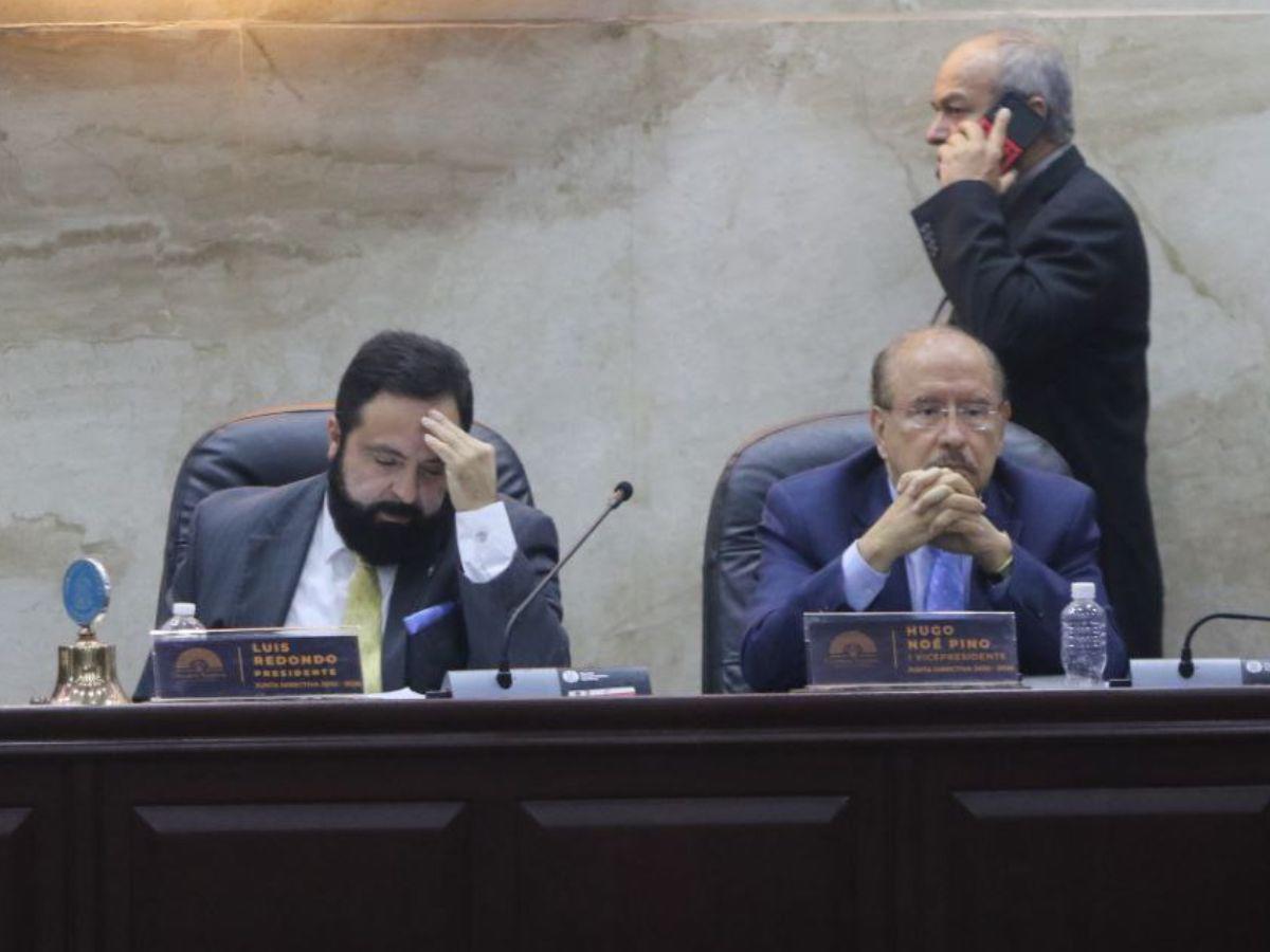 Por falta de consensos en elección de fiscal, Luis Redondo pospone hora de inicio de sesión en el Congreso