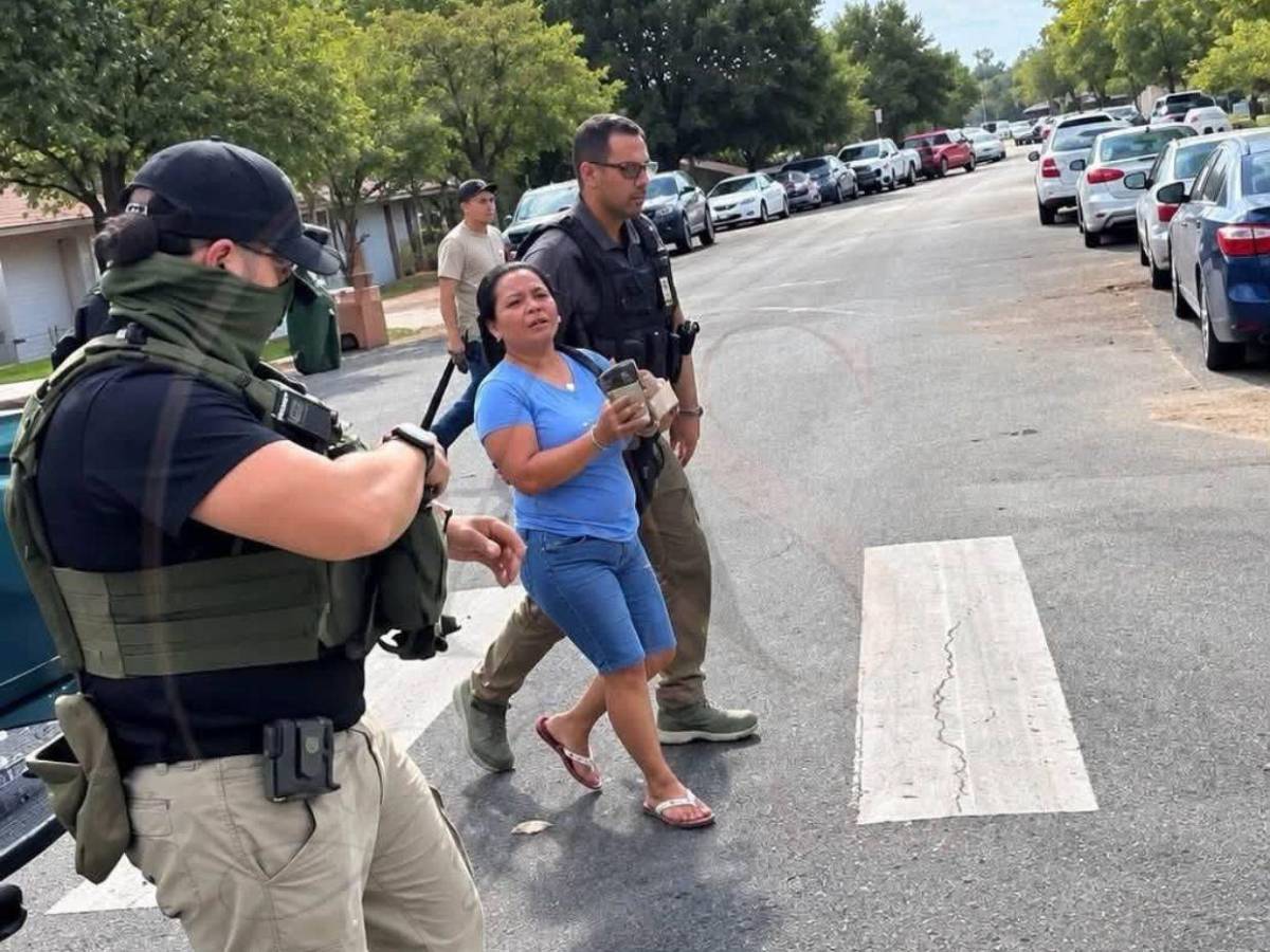 Así fue el arresto de una madre hondureña que clamaba por sus hijas ante ICE en Austin, Texas