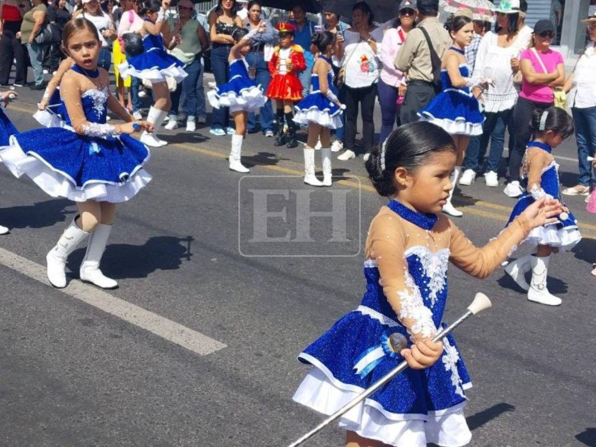 Música, color y ritmo: así se viven los desfiles escolares este domingo en la capital