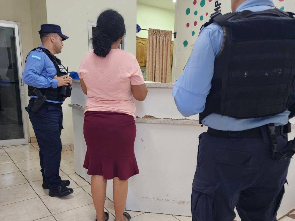 Llegó con un cuchillo y confrontó a la Policía: el caso de una madre en un kínder de la colonia Australia